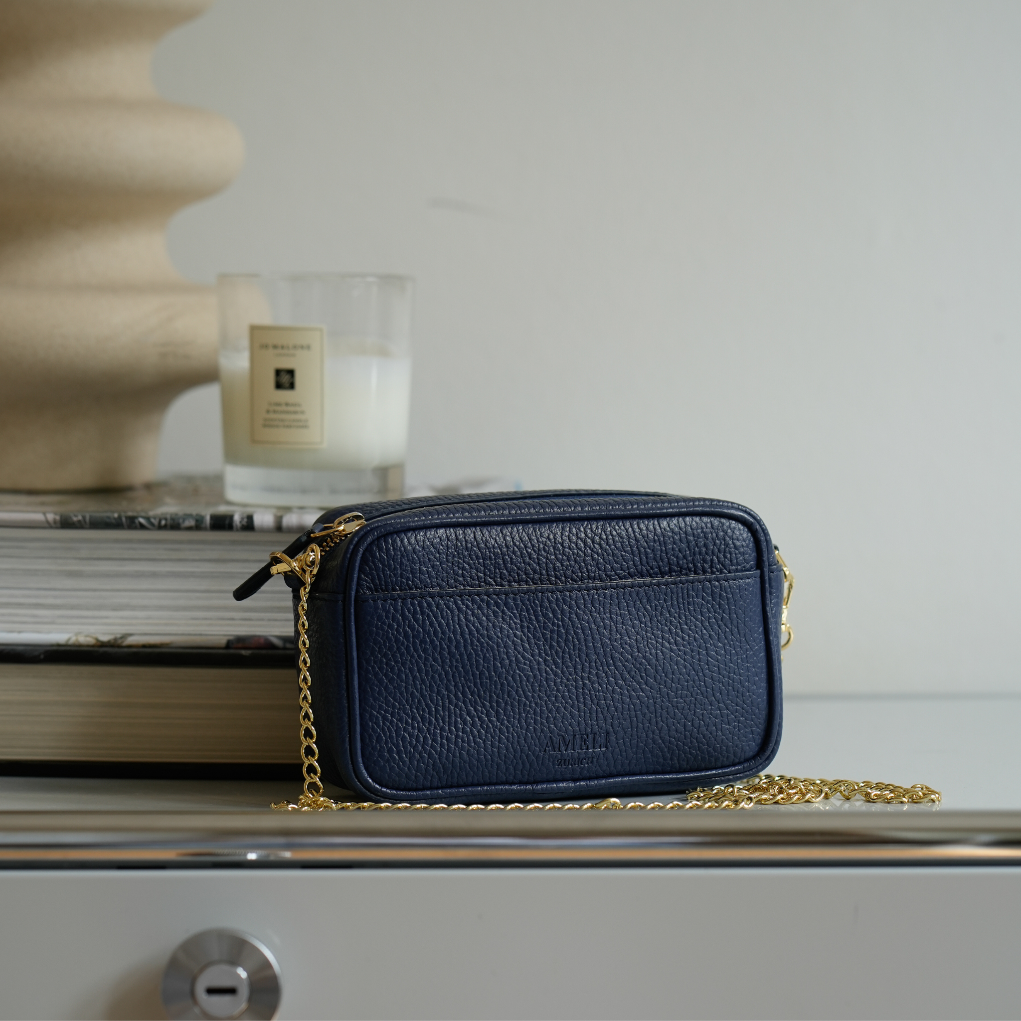 AMELI Zurich | Belvoir | Blue Jeans | Soft Grain Leather | Lifestyle