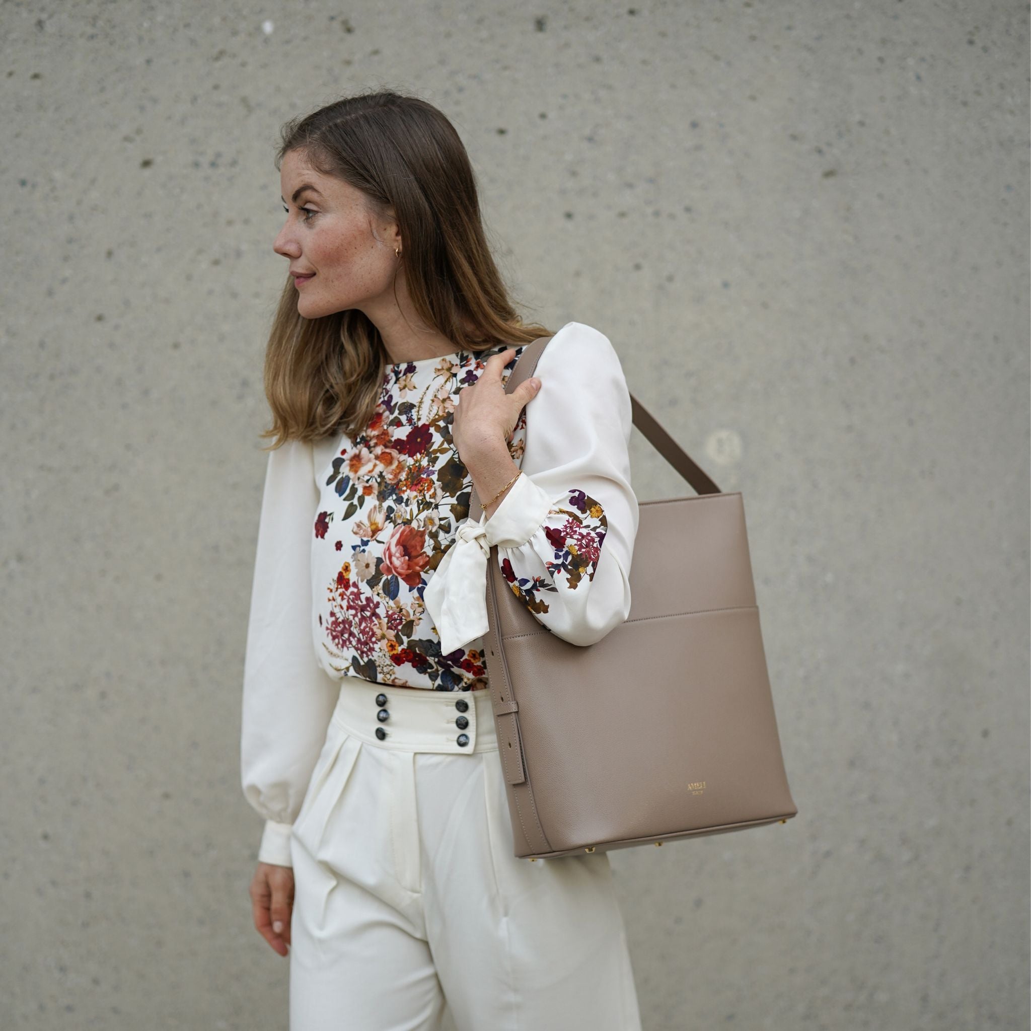 AMELI Zurich | LETTEN | Cappuccino | Pebbled Leather | Shoulder bag