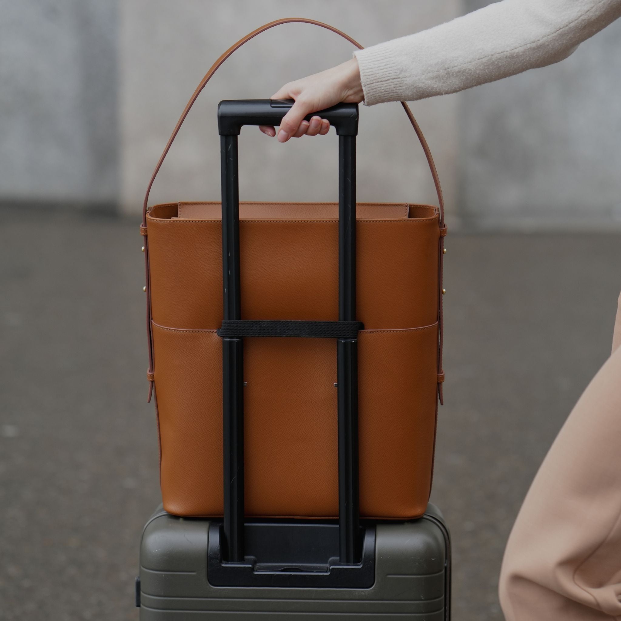 AMELI Zurich | LETTEN | Cognac | Pebbled Leather | Attached to the suitcase