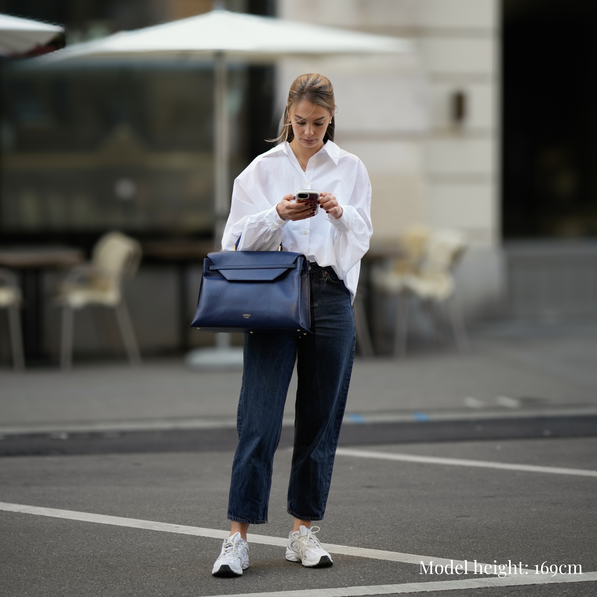 AMELI Zurich | VIADUKT WORK 24 | Jeans Blue | Soft Grain Leather | Model