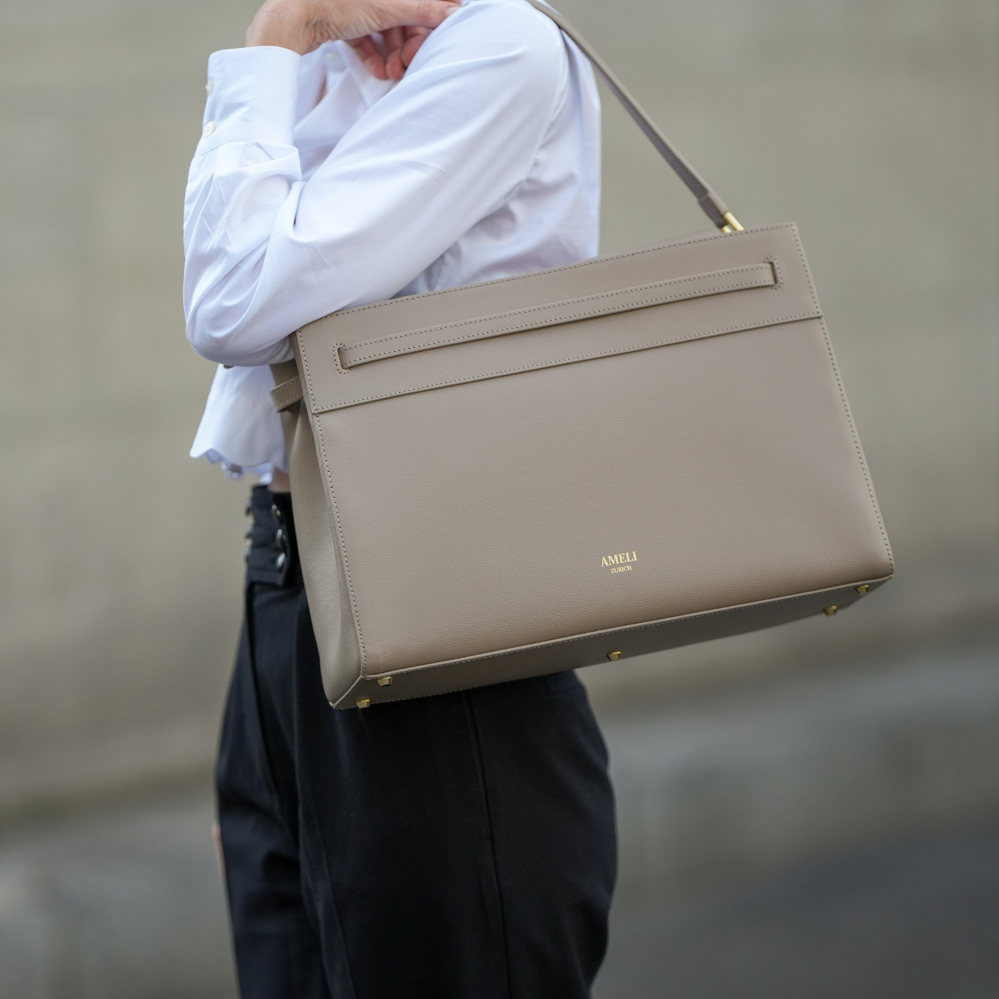 AMELI Zurich | SEEFELD | Cappuccino | Pebbled Leather | Shoulder Bag