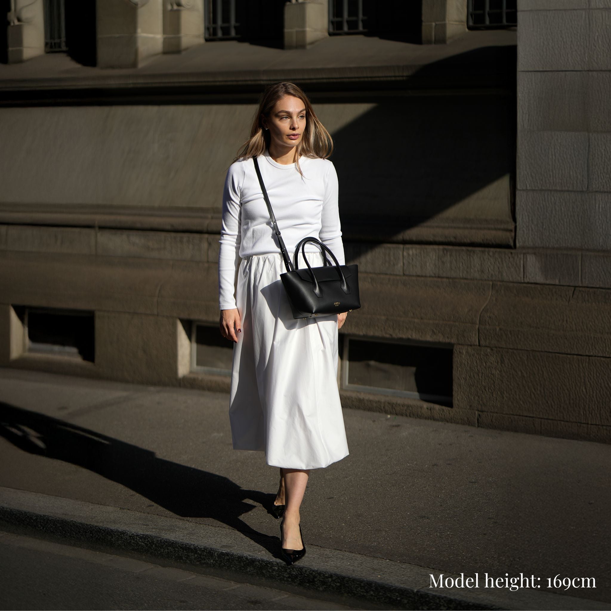 AMELI Zurich | IDA SMALL | Black | Collina' Pebbled Leather | Model