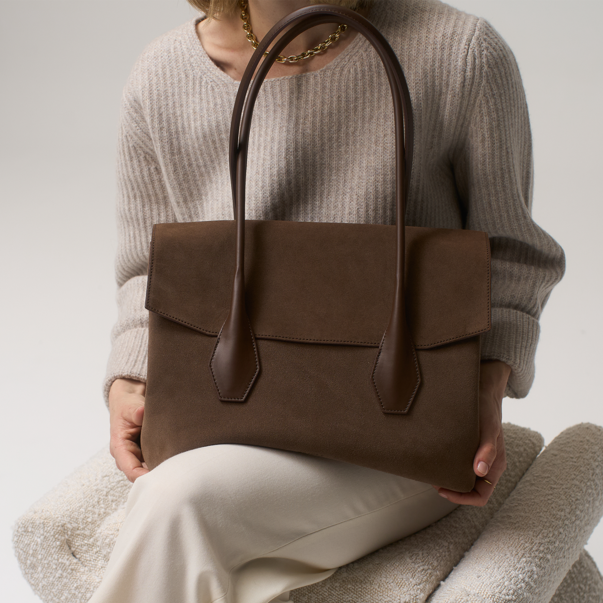 AMELI Zurich | IDA | Dark Brown | Small Grain Leather | Lifestyle