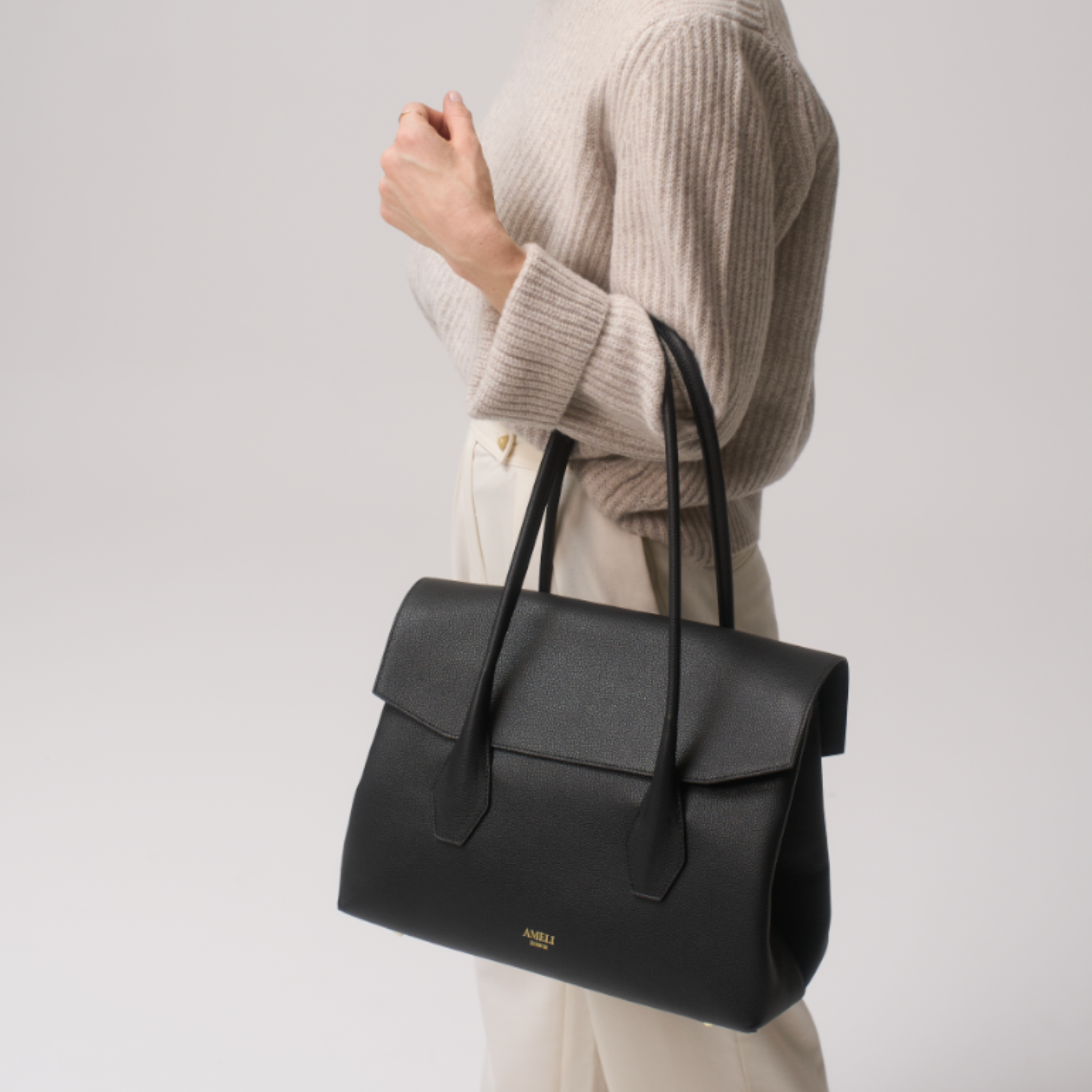 AMELI Zurich | IDA | Black | Small Grain Leather | Lifestyle