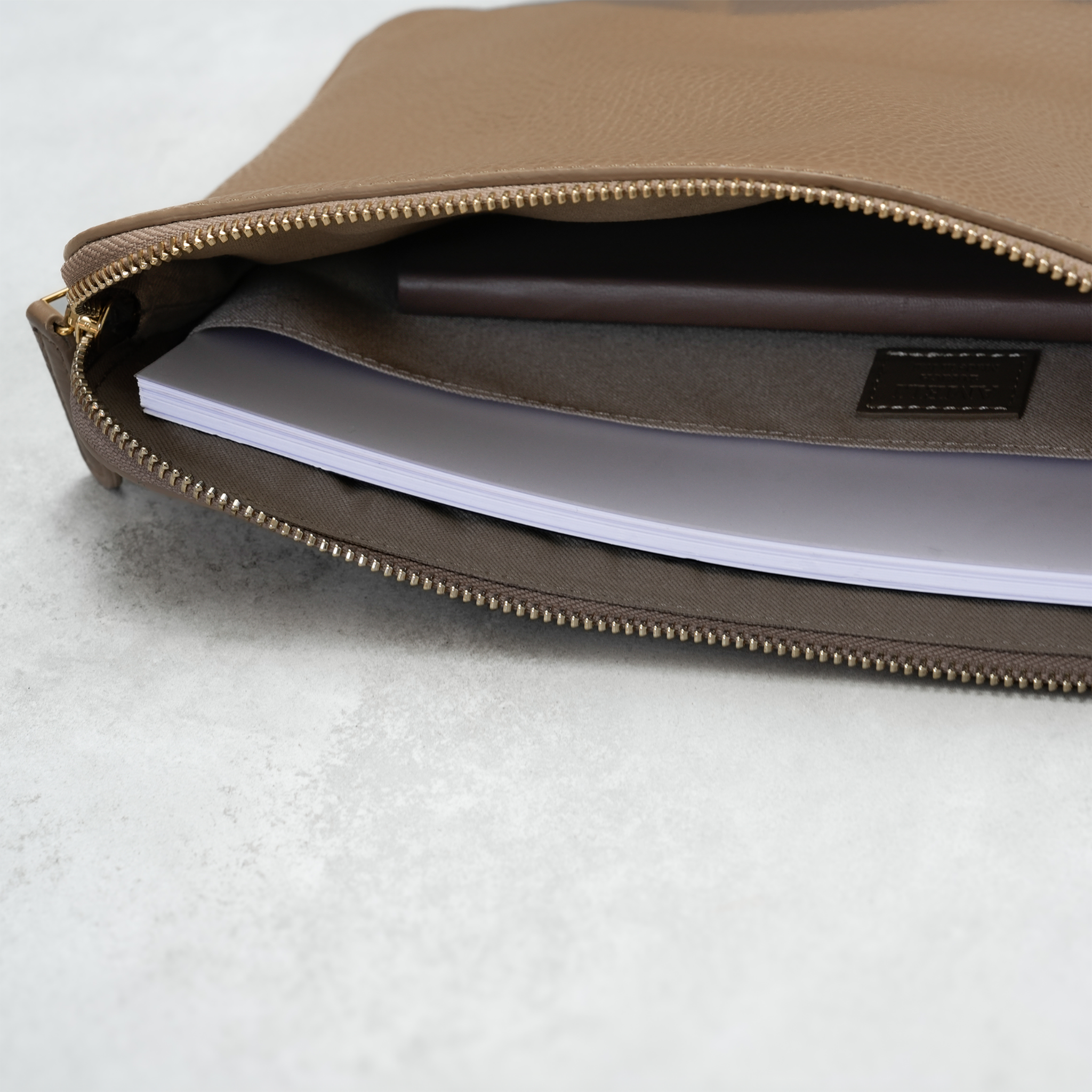 AMELI Zurich | LAPTOP CASE | Greige | Soft Grain Leather | Inside