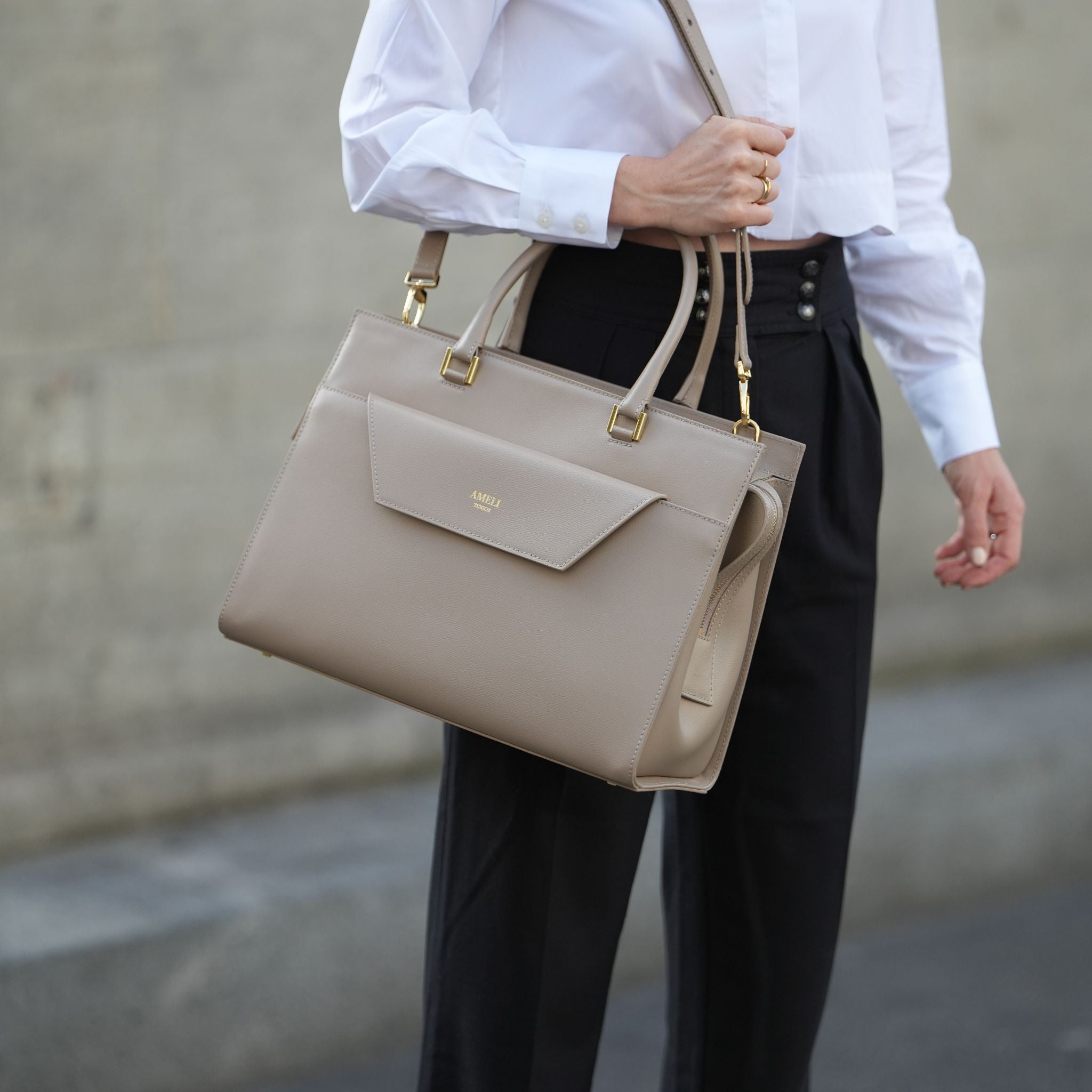 AMELI Zurich | CENTRAL | Cappuccino | Pebbled Leather | Shoulder bag