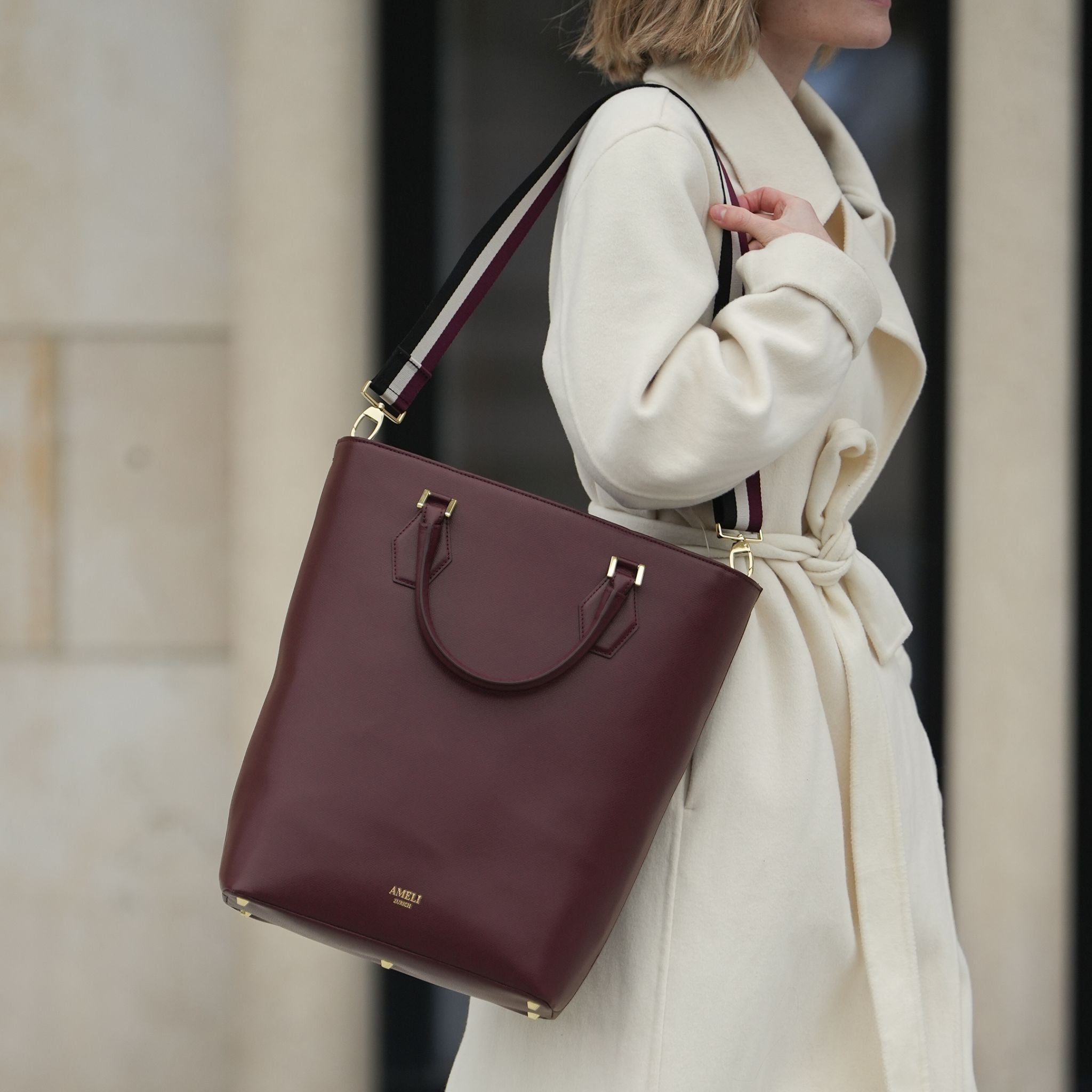 AMELI Zurich | ODEON | Merlot Red | Pebbled Leather | Shoulder bag