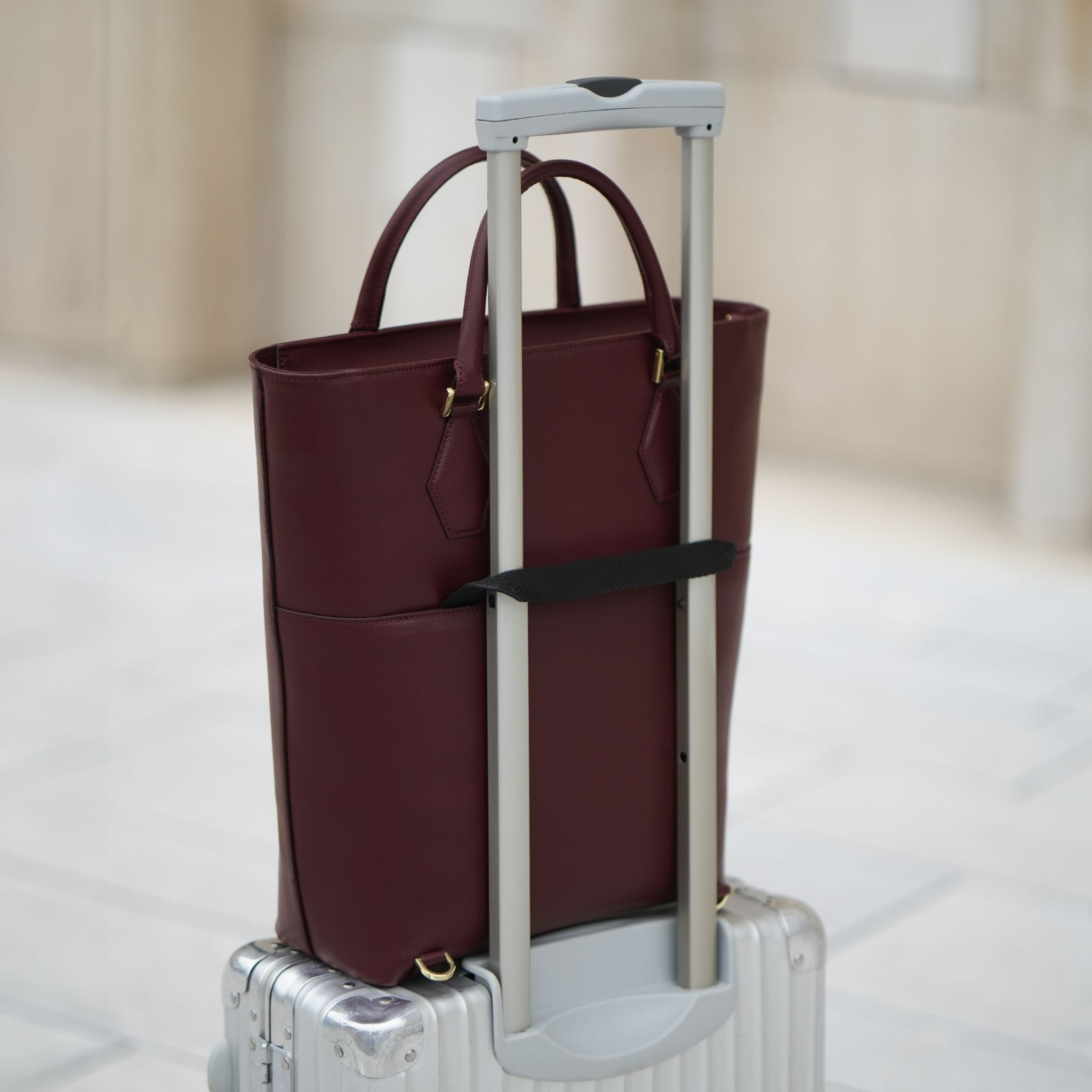 AMELI Zurich | ODEON | Merlot Red | Pebbled Leather | On the suitcase