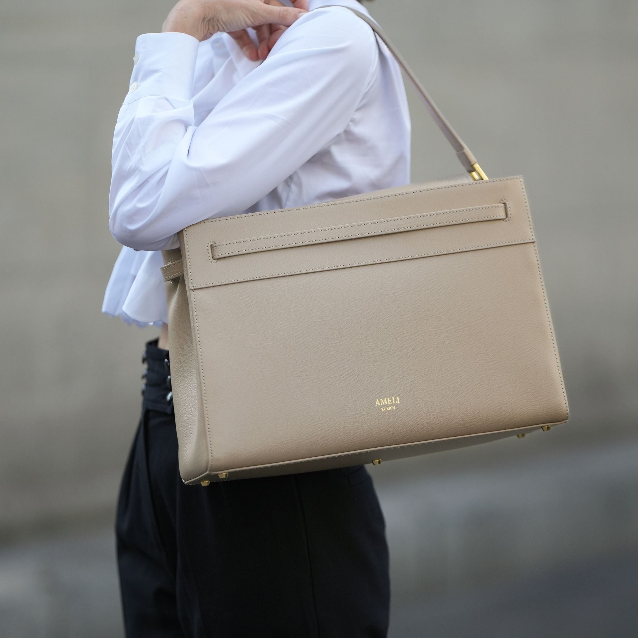 AMELI Zurich | SEEFELD | Cappuccino | Pebbled Leather | Shoulder bag